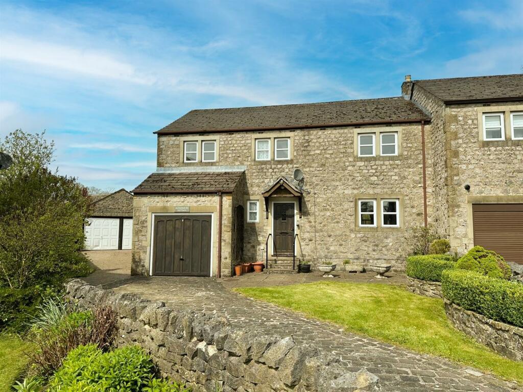 4 bedroom cottage for sale in Home Croft, Threshfield, Skipton, BD23