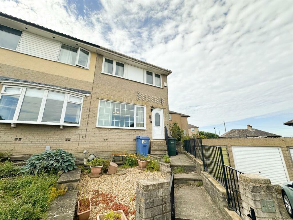 2 bedroom semidetached house for sale in Lytham Close, Skipton, BD23