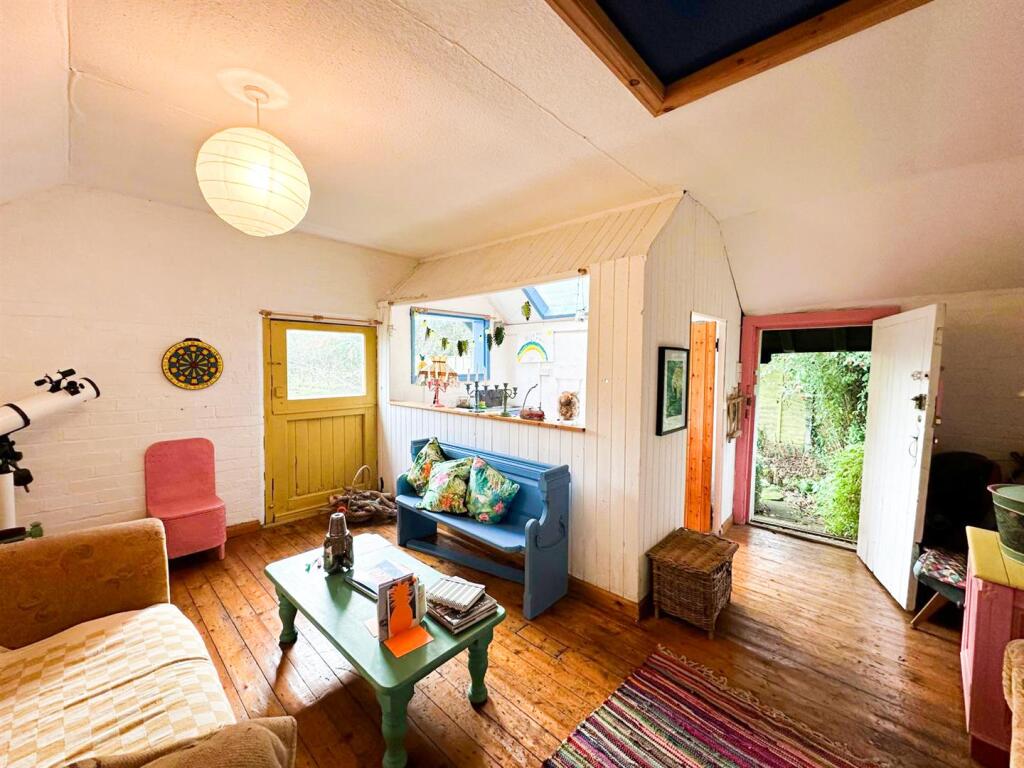 Additional property image - 3 The Lindens, Skipton Road, Utley, Keighley
