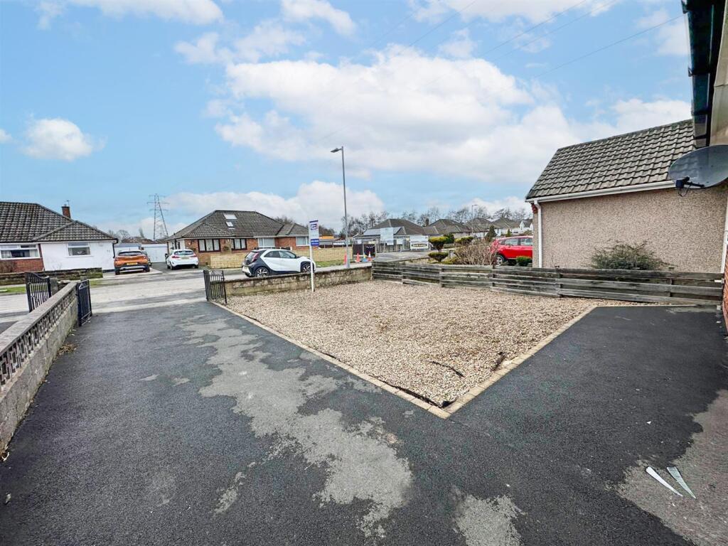 Additional property image - Kings Drive, Bradford