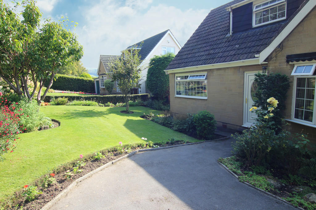 4 bedroom detached bungalow for sale in Howden Road, Silsden, BD20