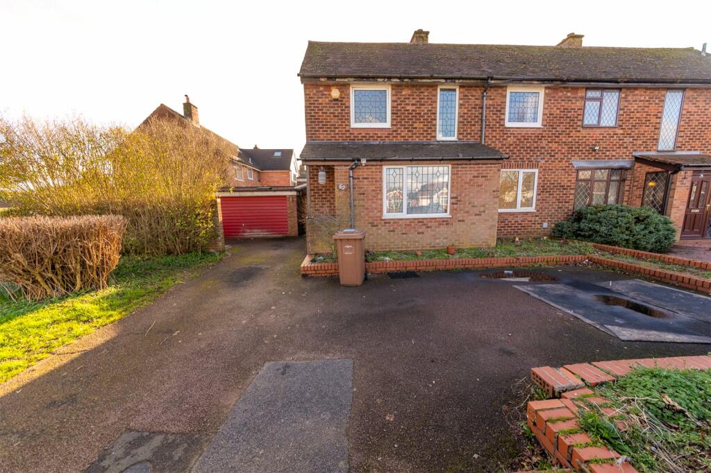 3 bedroom semi-detached house for sale in Cornyx Lane, Solihull, West Midlands, B91
