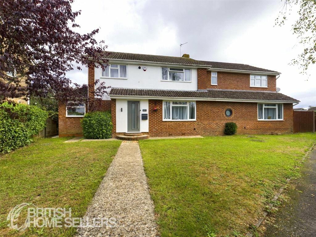 5 bedroom detached house for sale in Kingfisher Drive, Woodley, Reading, Berkshire, RG5