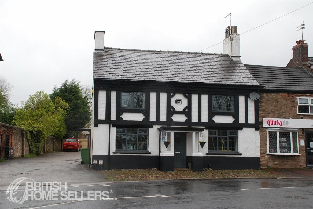 3 bedroom end of terrace house for sale in Broken Cross, Macclesfield, Cheshire, SK11