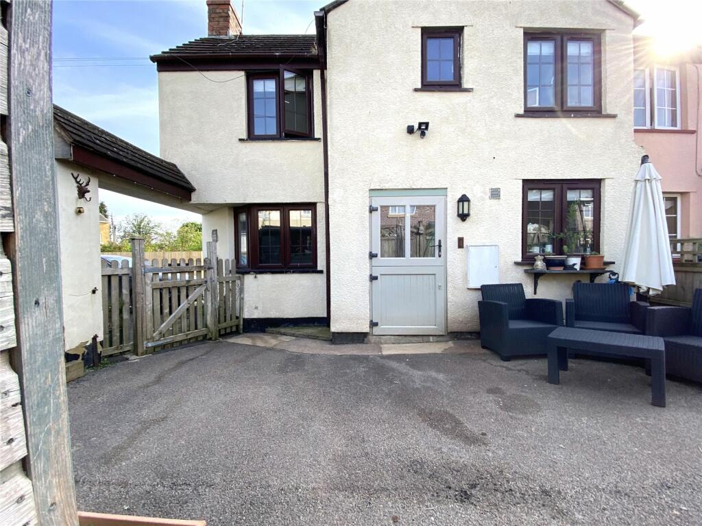 2 bedroom cottage for sale in Wotton Road, Charfield, WottonunderEdge