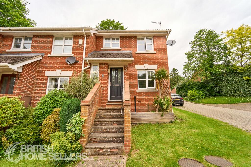 3 bedroom end of terrace house for sale in Badger Way, Hazlemere, High