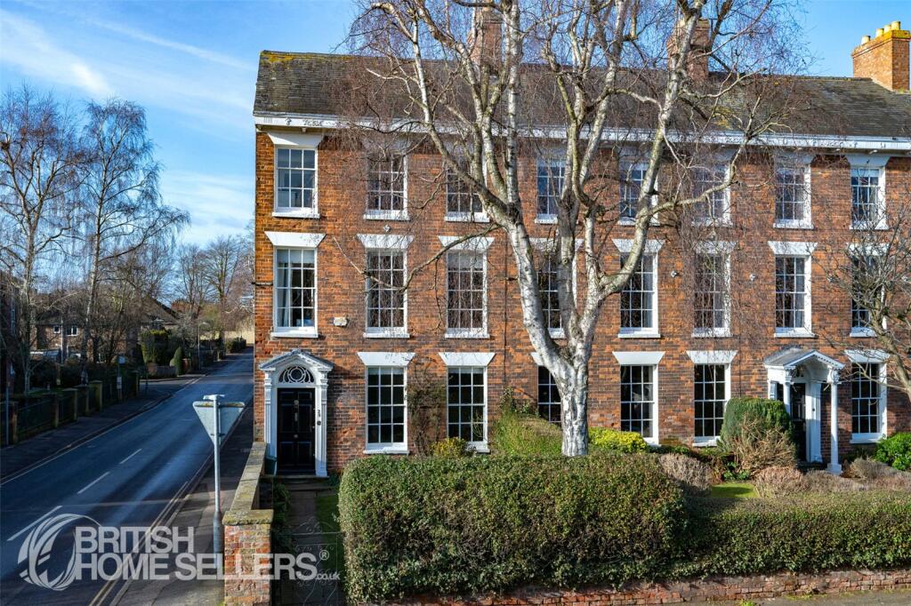 4 bedroom end of terrace house for sale in London Road, Spalding