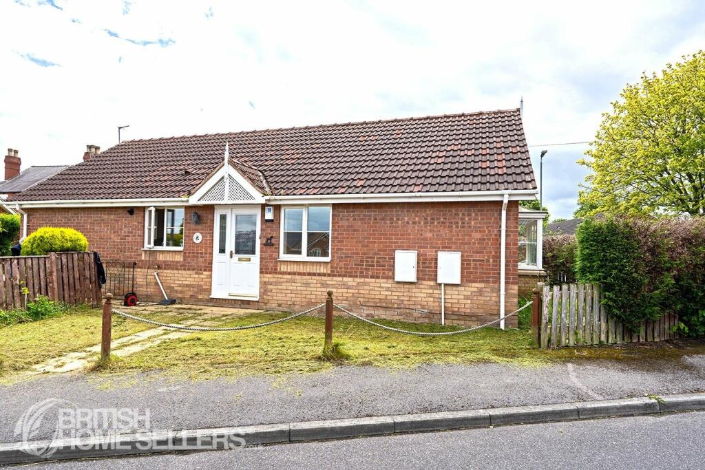 3 bedroom bungalow for sale in Cemetery Road, Hemsworth, Pontefract