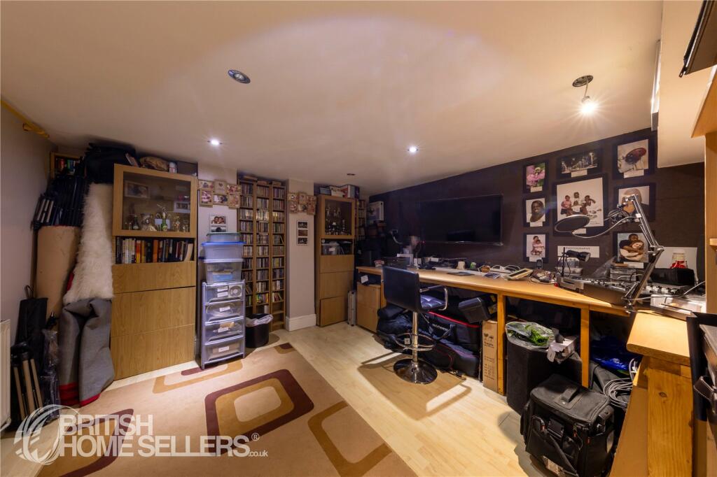 Additional property image - Broom Mead, Bexleyheath, DA6