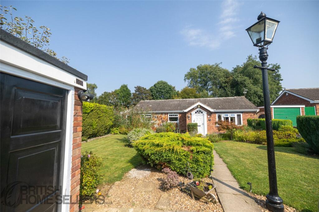 3 bedroom bungalow for sale in Woburn Close, Wigston, Leicestershire, LE18