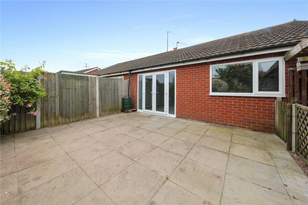 2 bedroom bungalow for sale in Farcroft Drive, Market Drayton, Shropshire, TF9