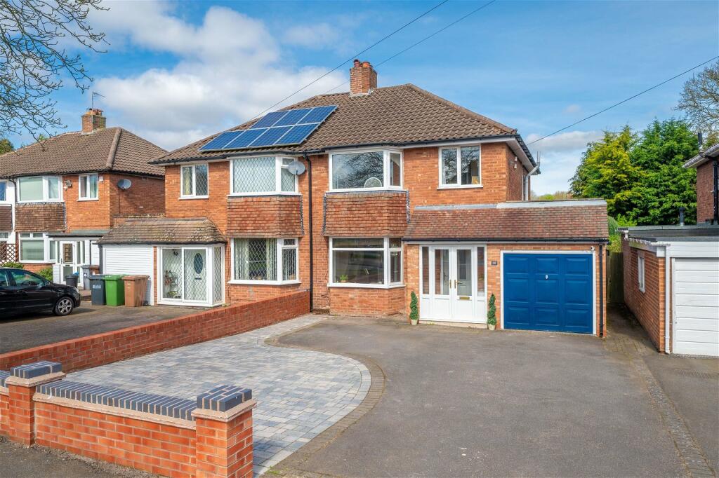 3 bedroom semidetached house for sale in Rowlands Crescent, Solihull, B91