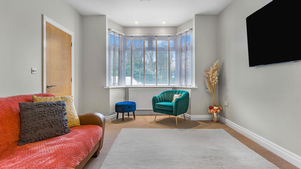 Additional property image - Dove House Lane, Solihull, B91 2EL