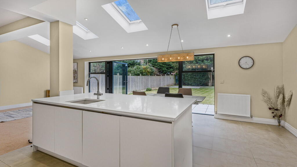 Additional property image - Dove House Lane, Solihull, B91 2EL