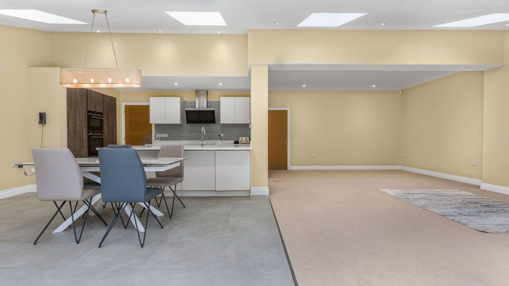 Additional property image - Dove House Lane, Solihull, B91 2EL