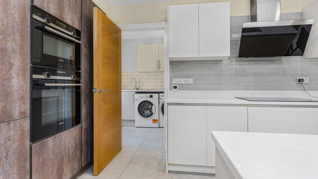 Additional property image - Dove House Lane, Solihull, B91 2EL