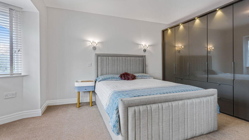 Additional property image - Dove House Lane, Solihull, B91 2EL