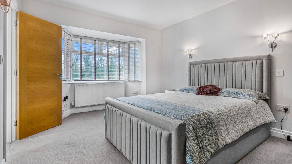 Additional property image - Dove House Lane, Solihull, B91 2EL