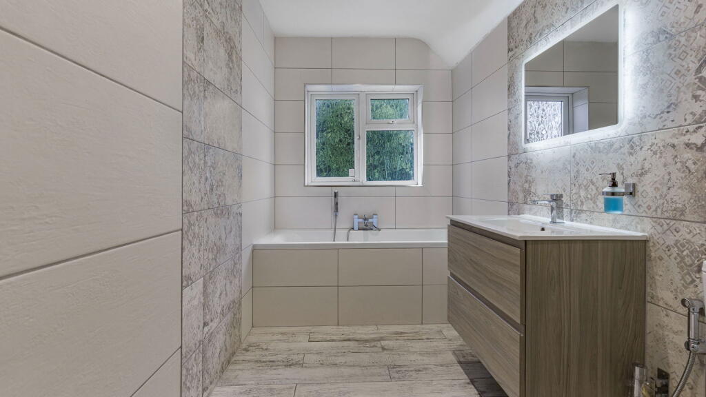 Additional property image - Dove House Lane, Solihull, B91 2EL