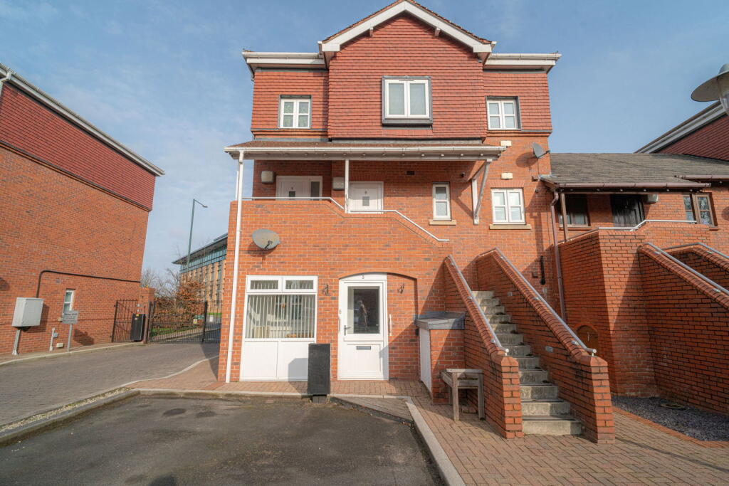 Main image of property: Old Hall Gardens, Shirley, Solihull, B90 4NN