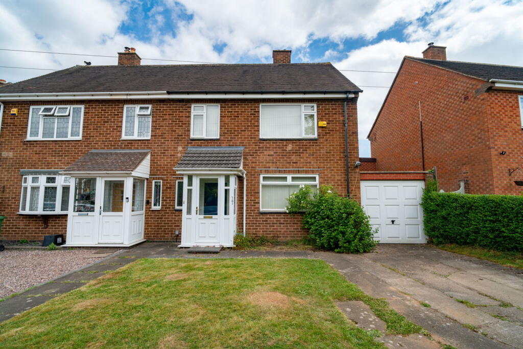 Main image of property: Stratford Road, Shirley, Solihull, B90 4BE