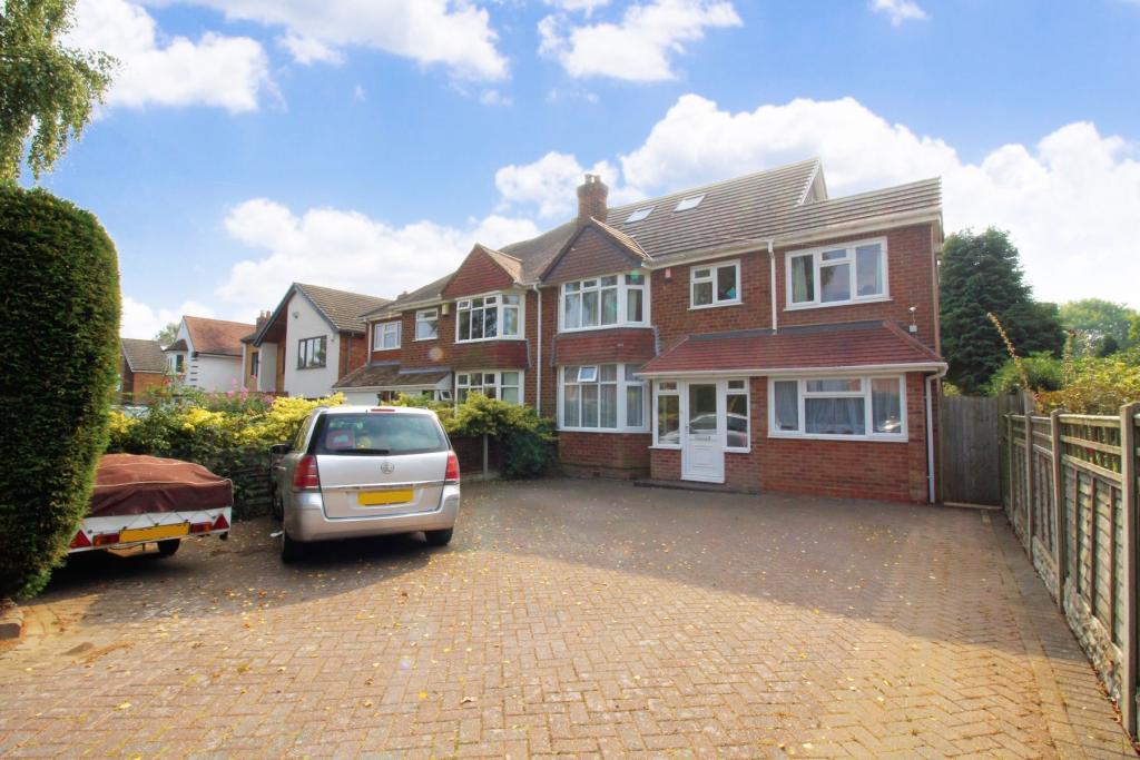 6 bedroom semidetached house for sale in High Street, Shirley