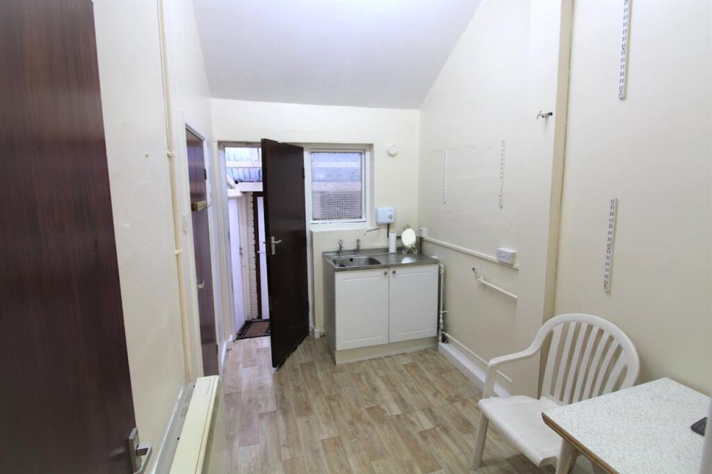 Additional property image - 170 School Road, Hall Green, Birmingham, B28 8PA