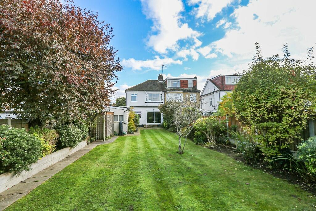 3 bedroom semidetached house for sale in Links Side, London, EN2