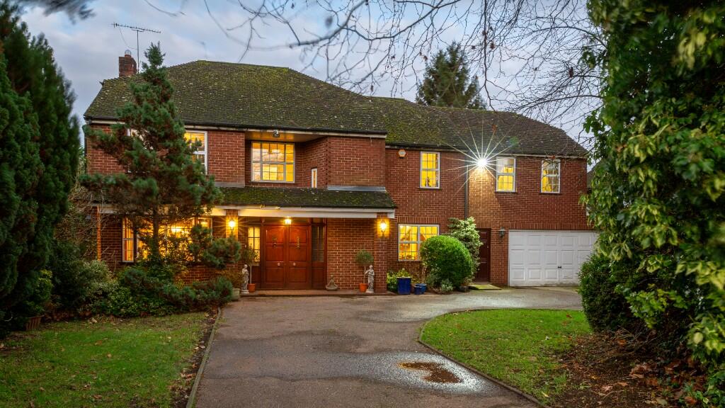 5 bedroom house for sale in Bush Hill, London, N21