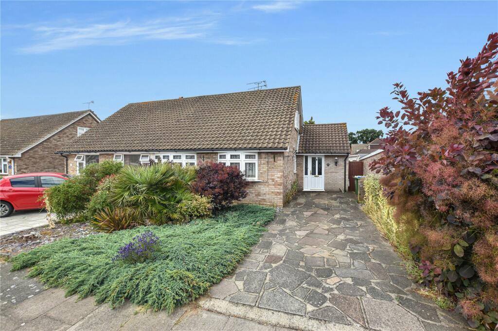 4 bedroom bungalow for sale in Oakley Park, Bexley, Kent, DA5