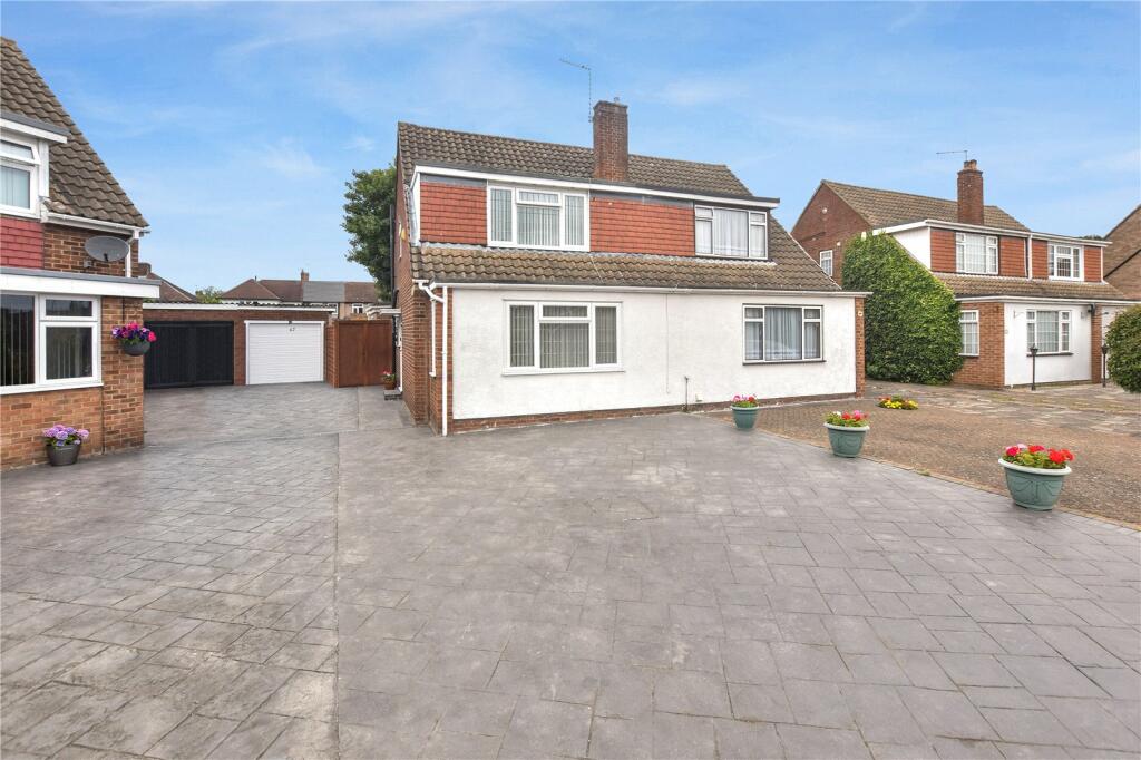 3 bedroom semidetached house for sale in Oakley Park, Bexley, Kent, DA5