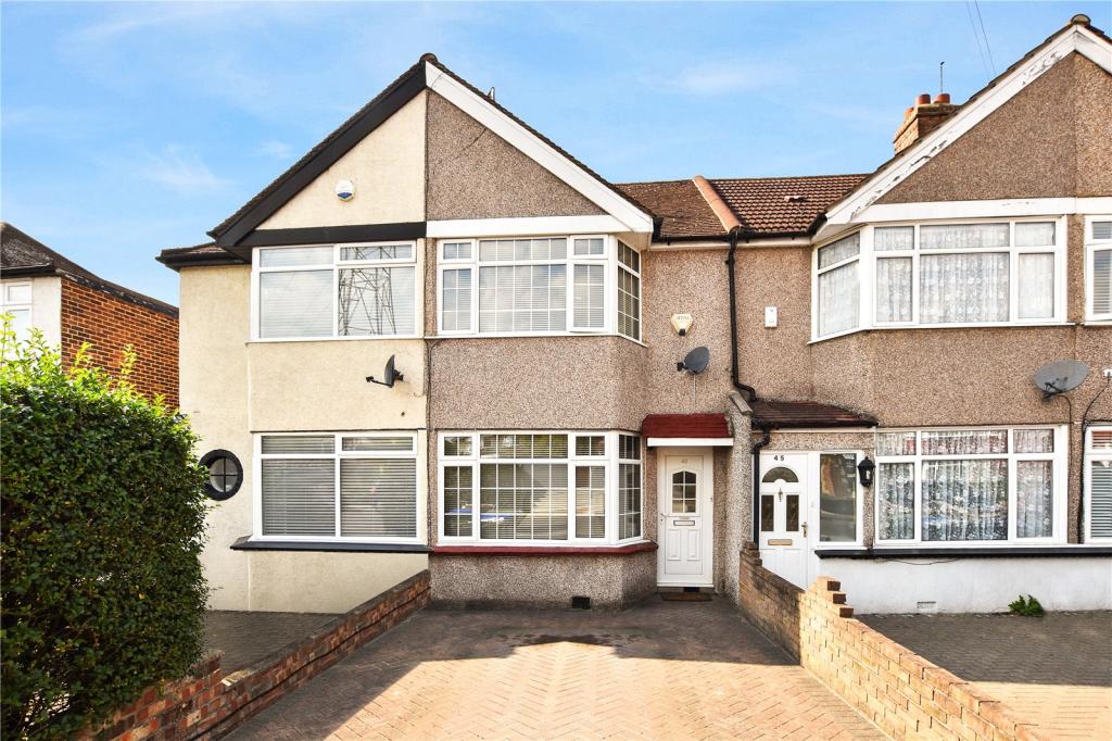 2 bedroom terraced house for sale in Crofton Avenue, Bexley, Kent, DA5