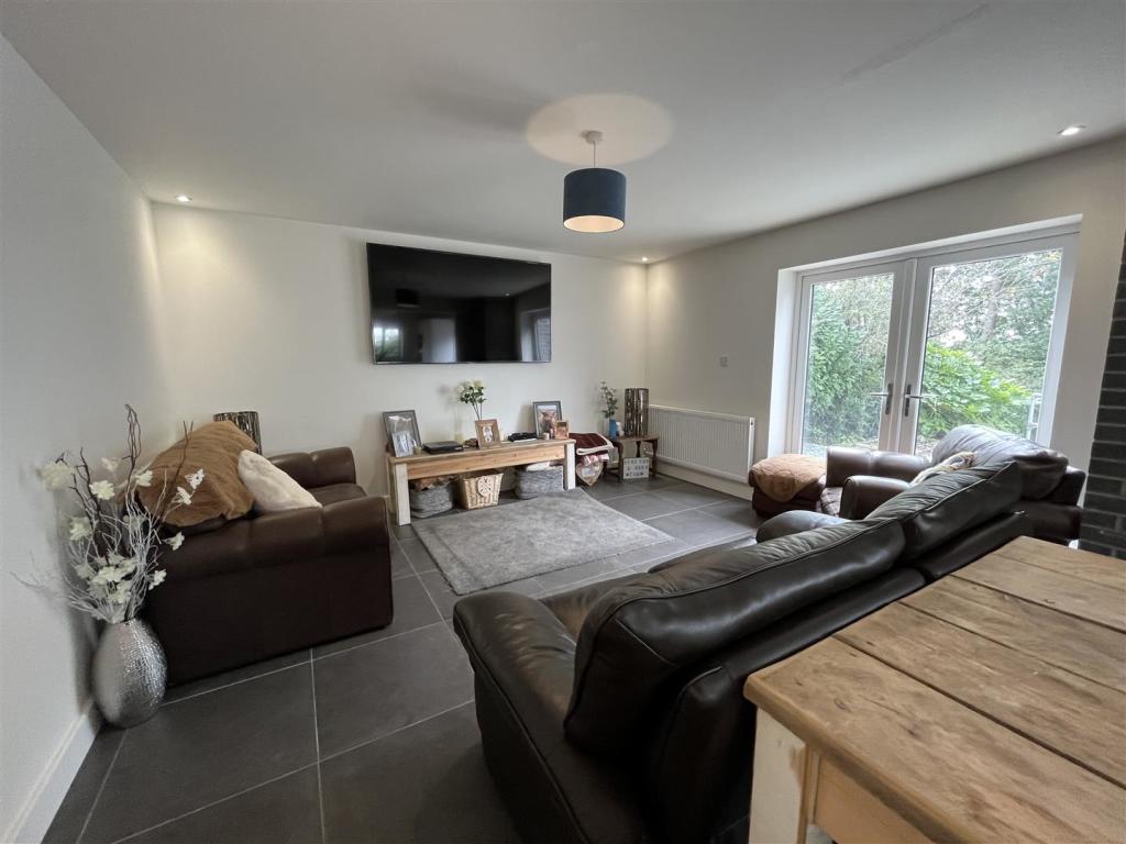 4 bedroom detached house for sale in Blackthorne Road, Gee Cross, Hyde