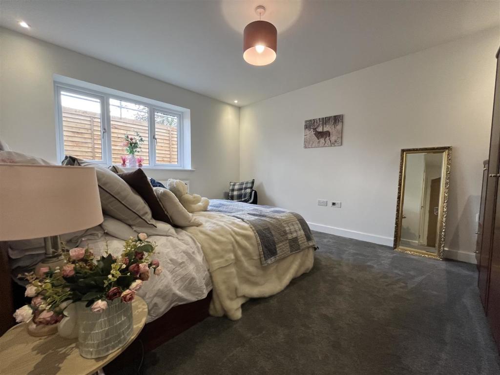 4 bedroom detached house for sale in Blackthorne Road, Gee Cross, Hyde