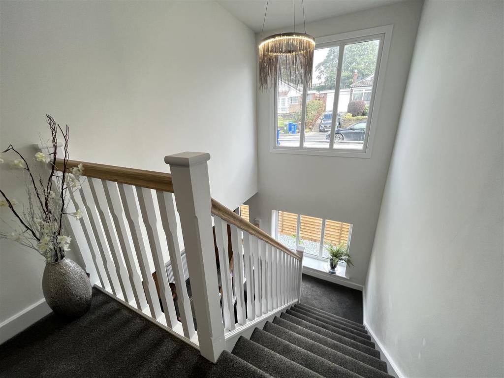 4 bedroom detached house for sale in Blackthorne Road, Gee Cross, Hyde
