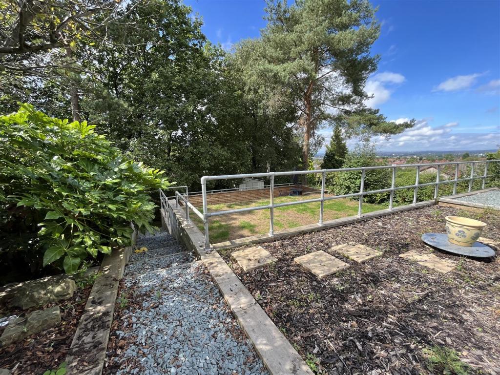 4 bedroom detached house for sale in Blackthorne Road, Gee Cross, Hyde