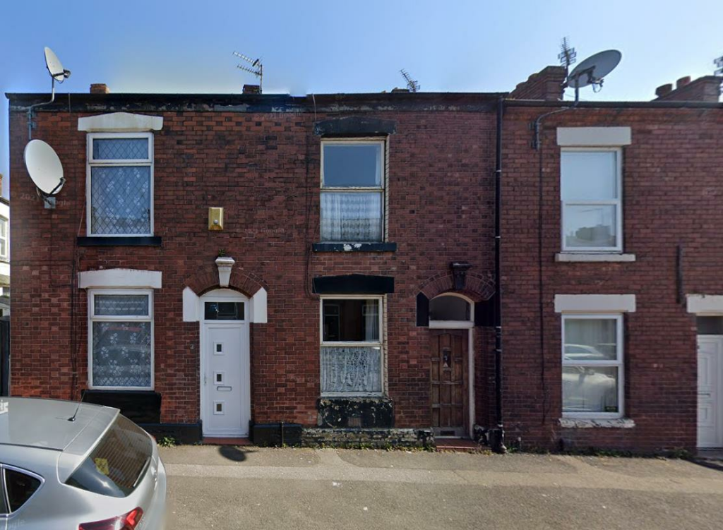 2 bedroom terraced house for sale in Minto Street, AshtonUnderLyne, OL7