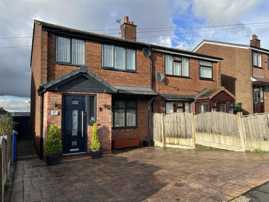 3 bedroom semidetached house for sale in Elm Tree Drive, Dukinfield, SK16