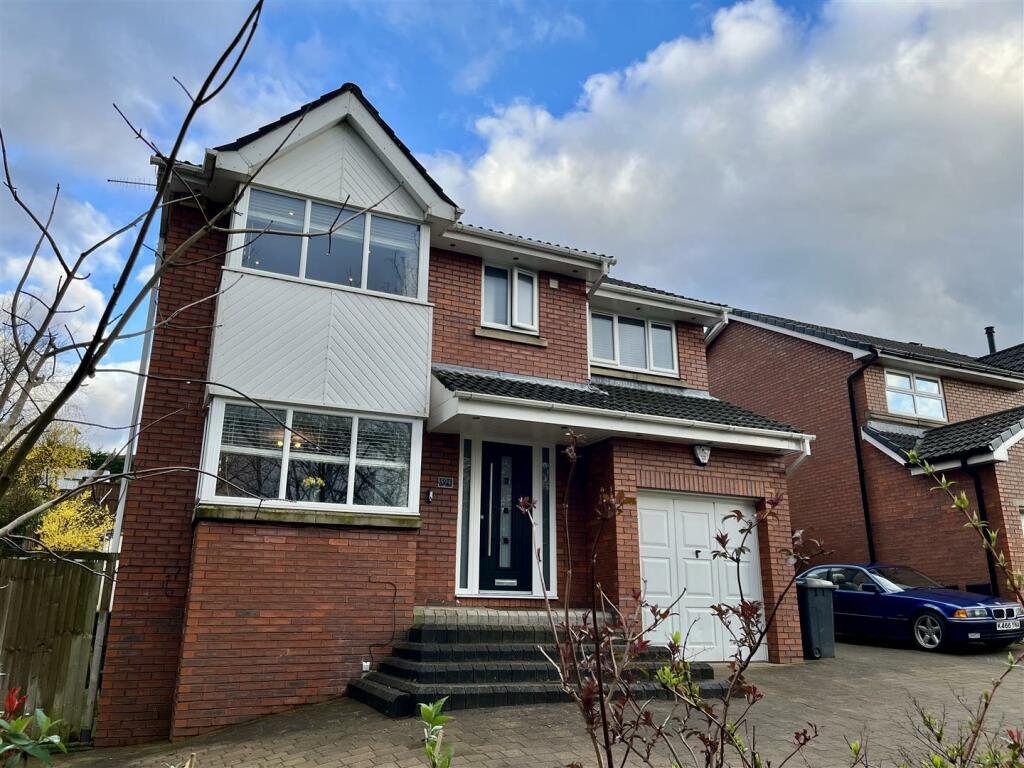 4 bedroom detached house for sale in Huddersfield Road, Carrbrook, SK15