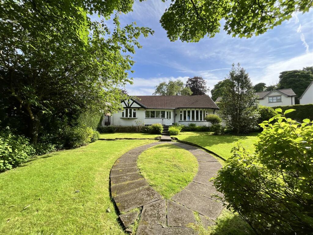 3 bedroom detached bungalow for sale in Mottram Road, Stalybridge, SK15