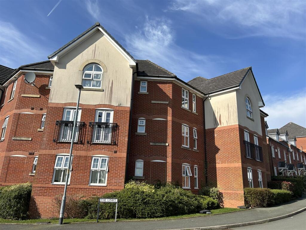 Main image of property: The Links, Hyde