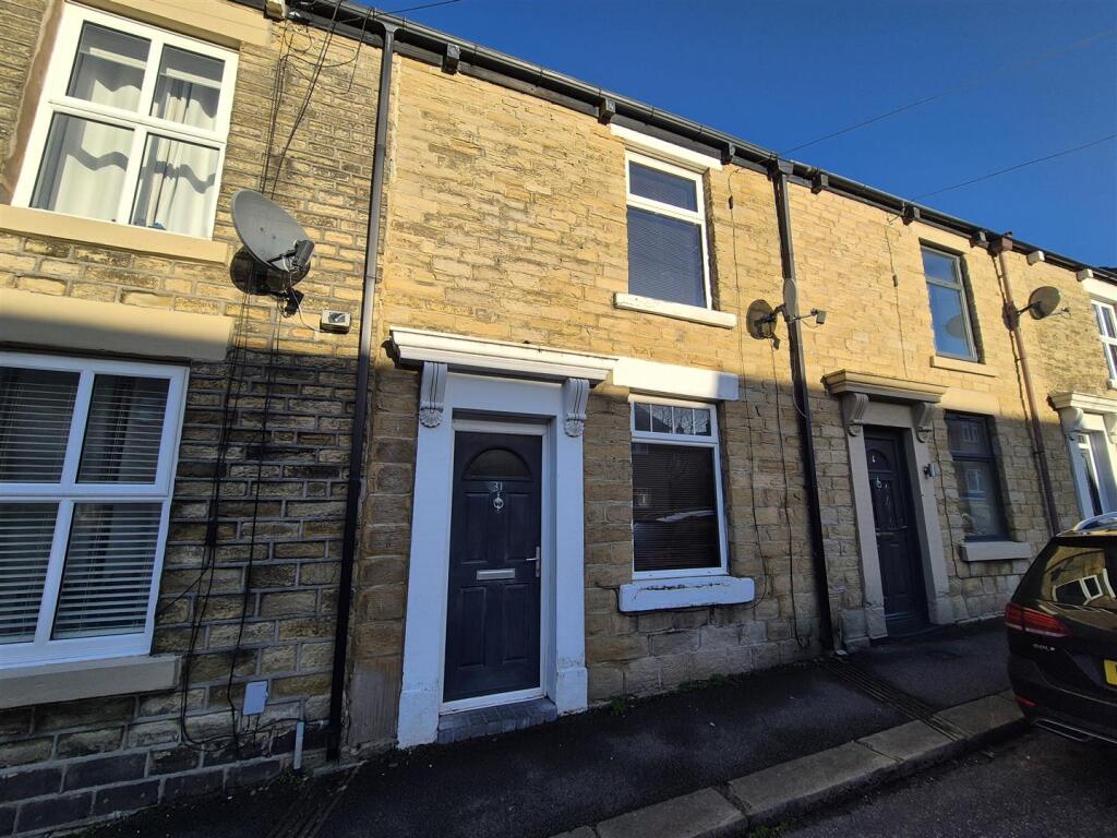 Main image of property: Freetown, Glossop