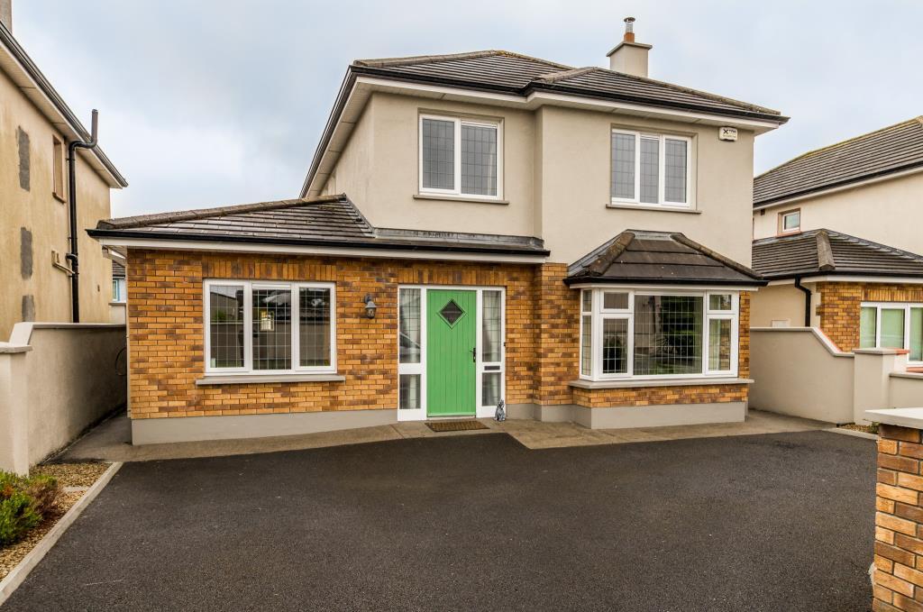 Main image of property: 25 Castle Manor, Racecourse Road, Roscommon, F42 HW28