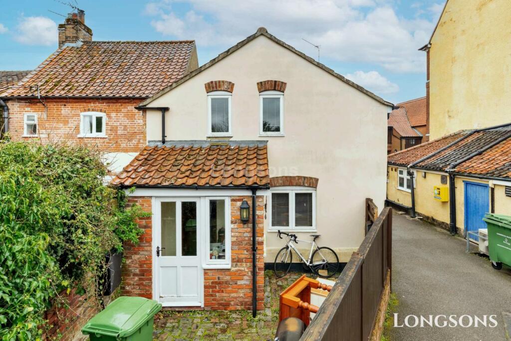 3 bedroom terraced house for sale in London Street, Swaffham, PE37