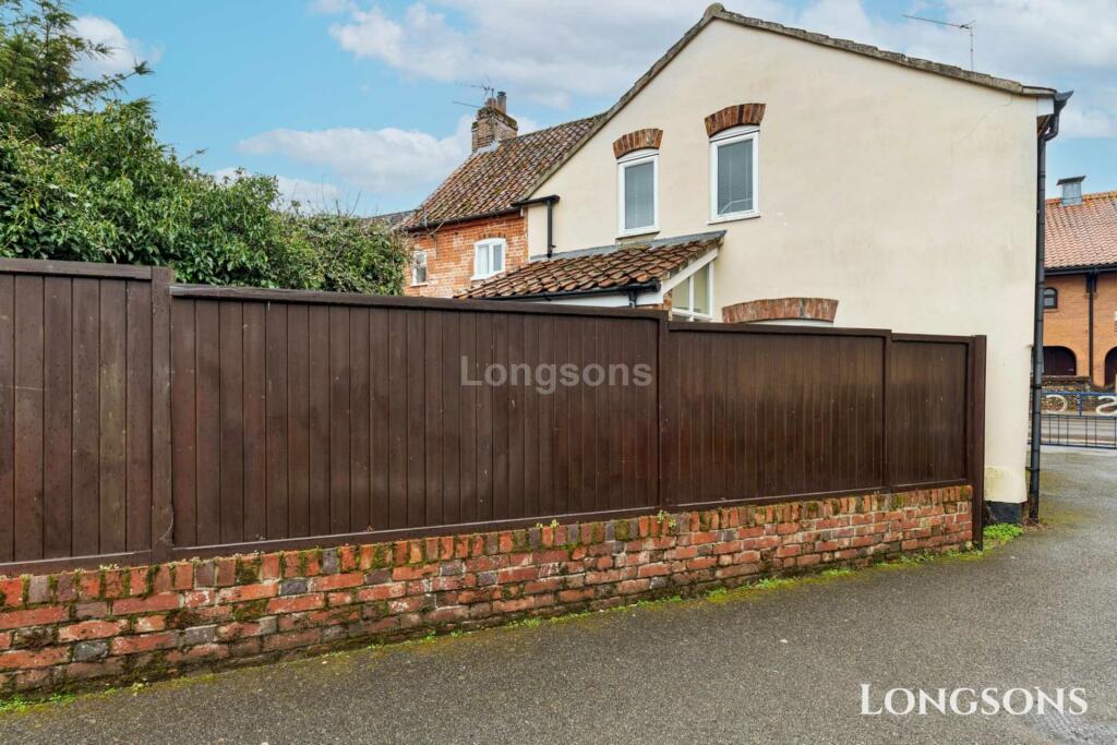 3 bedroom terraced house for sale in London Street, Swaffham, PE37