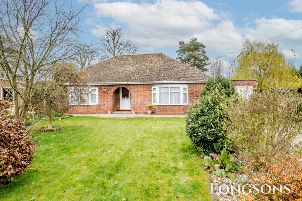 3 bedroom detached bungalow for sale in Oaks Drive, Swaffham, PE37