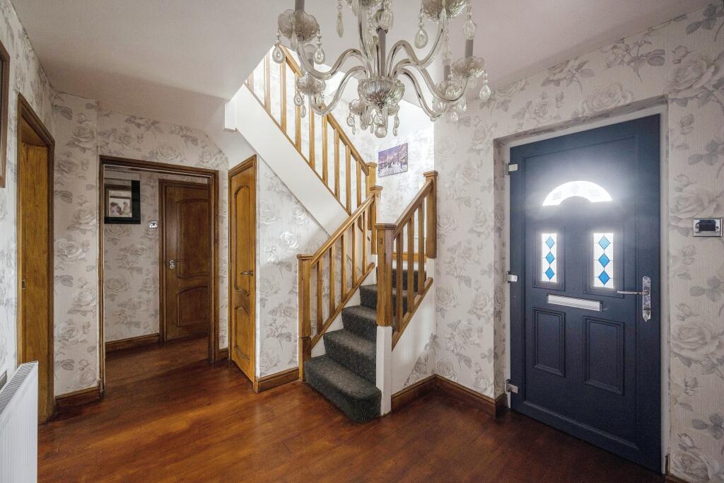 3 bedroom detached house for sale in Bowlease Gardens, Doncaster, South