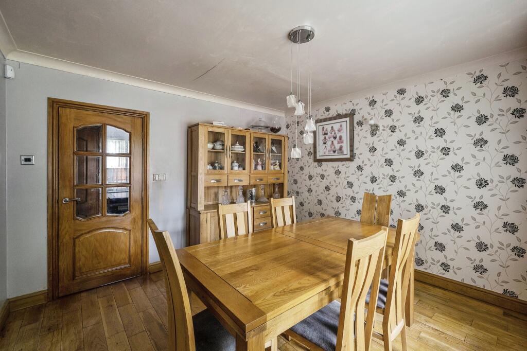 3 bedroom detached house for sale in Bowlease Gardens, Doncaster, South