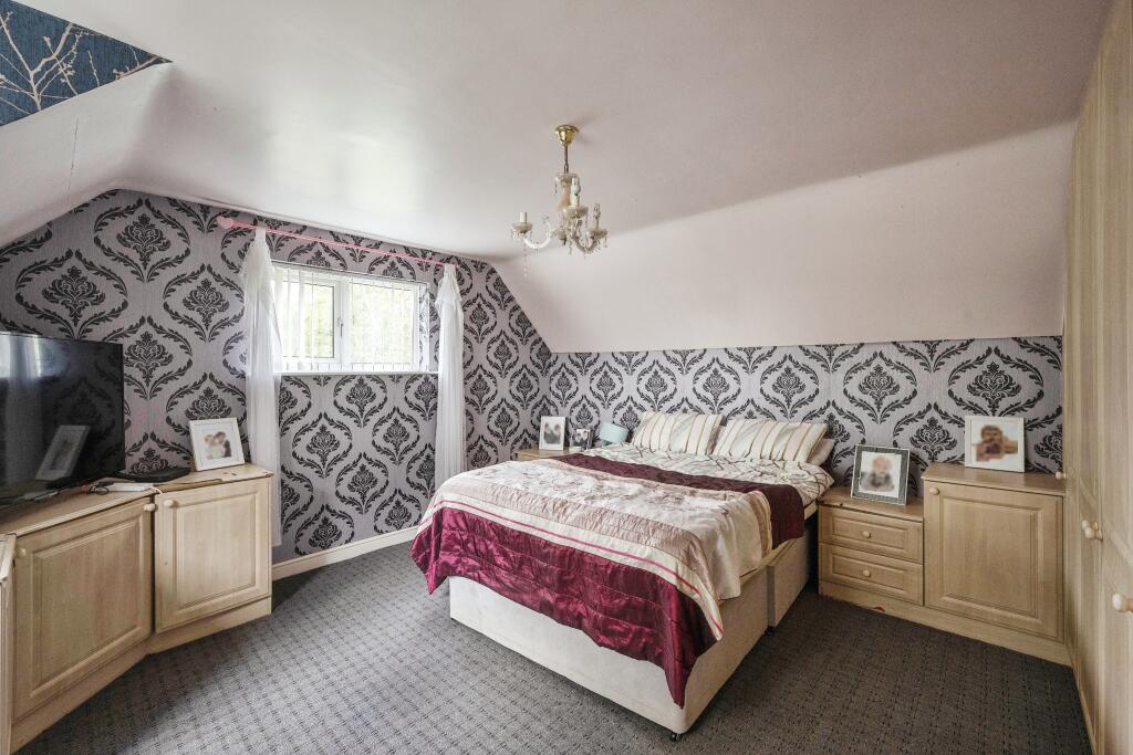 3 bedroom detached house for sale in Bowlease Gardens, Doncaster, South