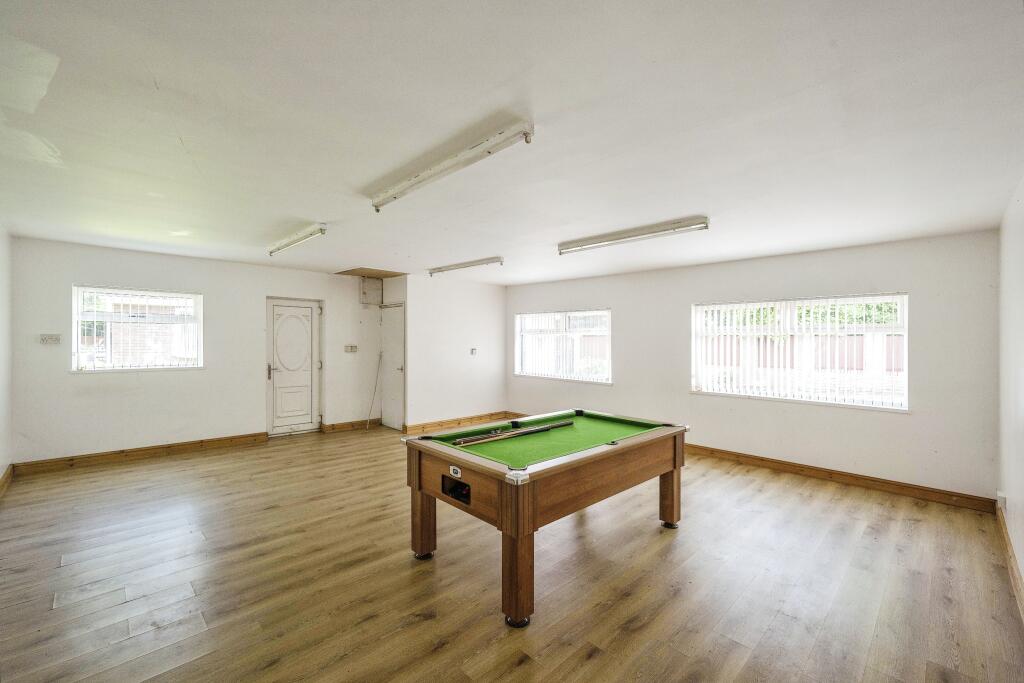 3 bedroom detached house for sale in Bowlease Gardens, Doncaster, South